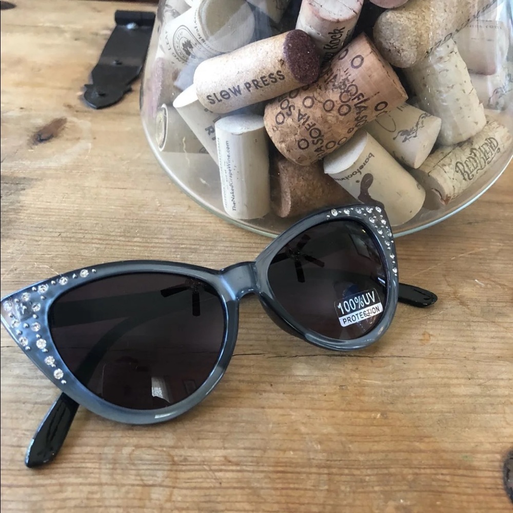 Gray Cateye Sunglasses